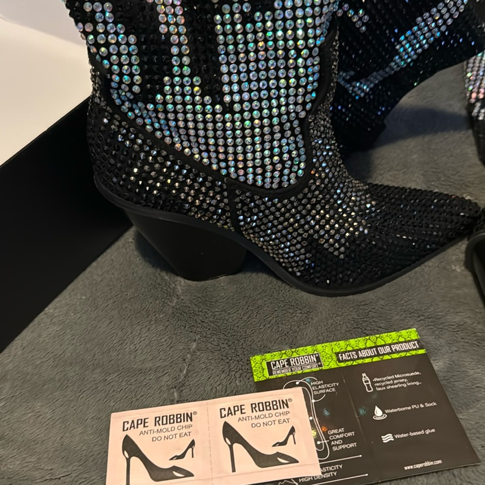 Hot  💛🩵💙💜🩷 Bling Style Cowboy Boots Won’t Last Long